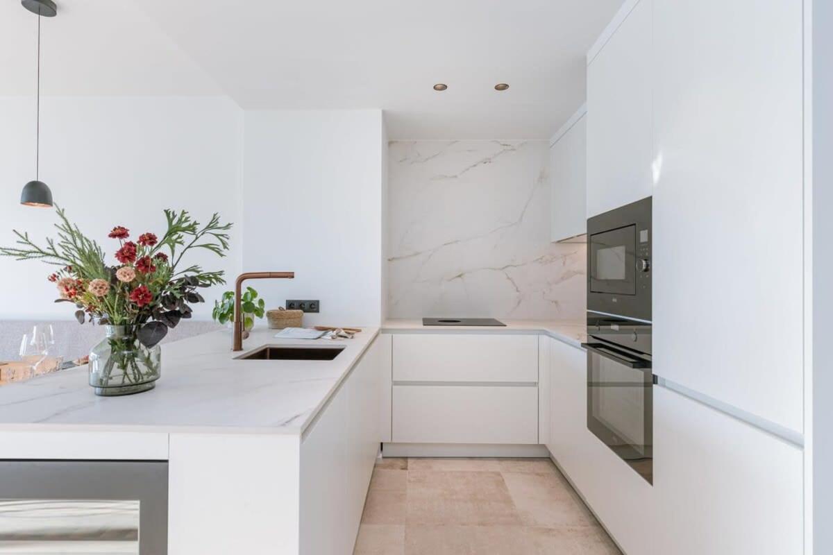 Stunning And Modern Apartment With Sunny Balcony 克诺克－海斯特 外观 照片